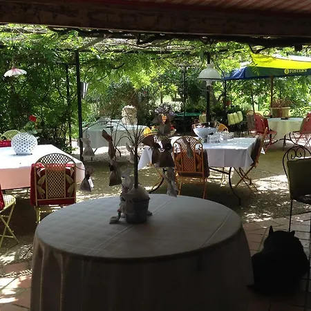 Les Jardins Du Rebaut Bed and breakfast